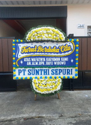 Papan Bunga Duka di Kampung Olo